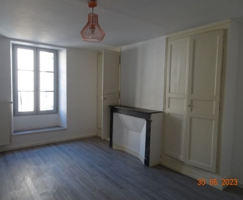 Location Maison de ville 3 pièces La Châtre (36400) - Entièrement rénovée