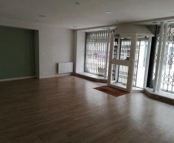 Location Local commercial 1 pièce Issoudun (36100) - CENTRE VILLE  RUE PIETONNE