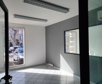 Location Local commercial 3 pièces Mazan (84380)