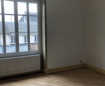 Location Appartement 3 pièces Bourg-Achard (27310) - centre ville 