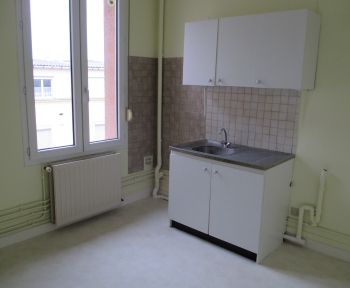 Location Appartement 2 pièces Reims (51100) - 157 rue de Courcelles (2ème étage droit sur cour)