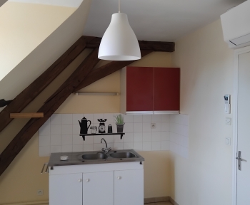 Location Appartement 3 pièces Lazenay (18120) - Place de l'église 