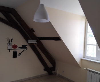 Location Appartement 3 pièces Lazenay (18120) - Place de l'église 