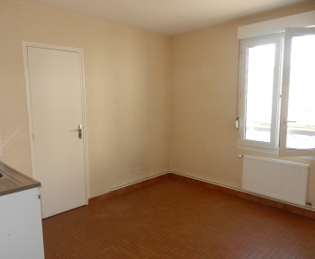 Location Appartement 2 pièces Contres (41700) - Centre ville