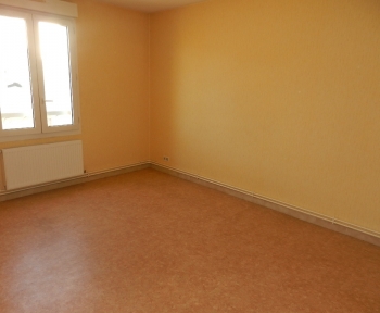 Location Appartement 2 pièces Contres (41700) - Centre ville