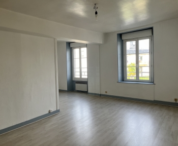 Location Appartement 3 pièces Contres (41700) - centre bourg